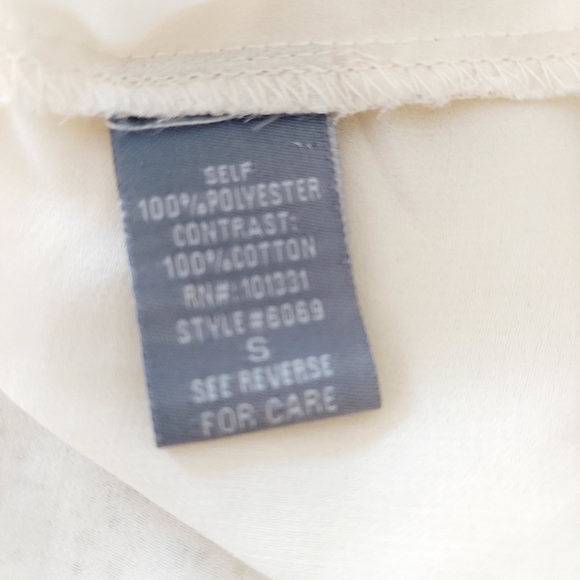 CHARLOTTE RUSSE Top Small Crochet Overlay Sheer - Picture 5 of 11